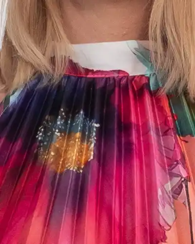 Rochie albă amplă plisată cu imprimeu floral [3]