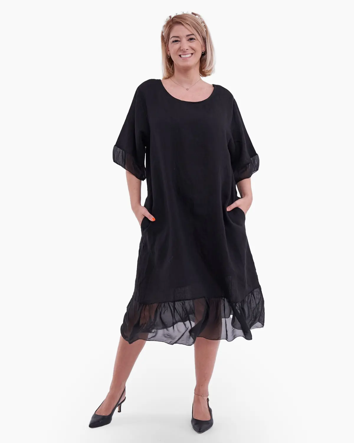Rochie cu buzunare laterale ascunse, accesorizata la baza cu matase neagra [1]