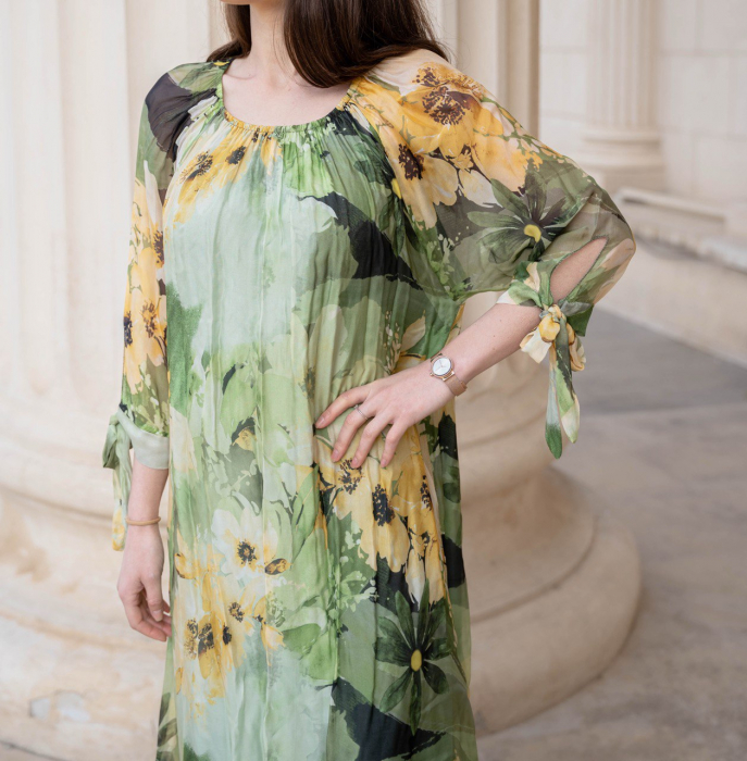 Rochie din matase cu flori pe fond verde [3]