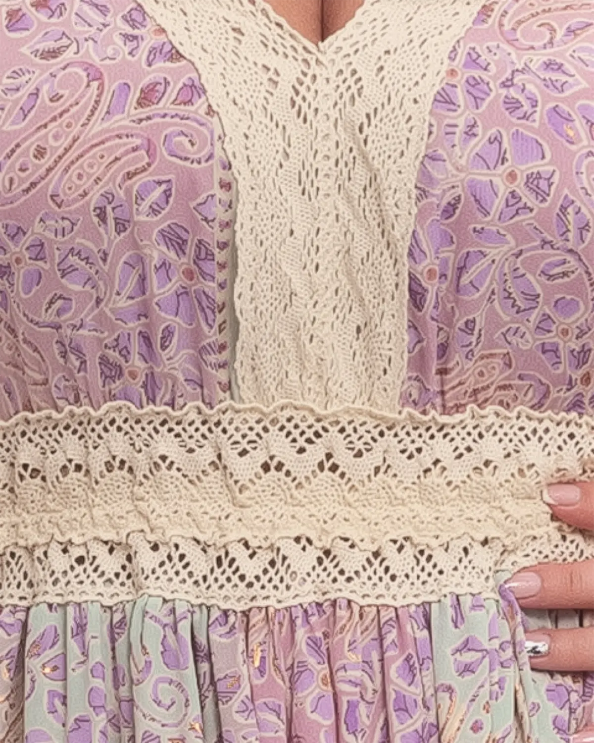 Rochie lungă indiană roz cu broderie macrame și volane [4]