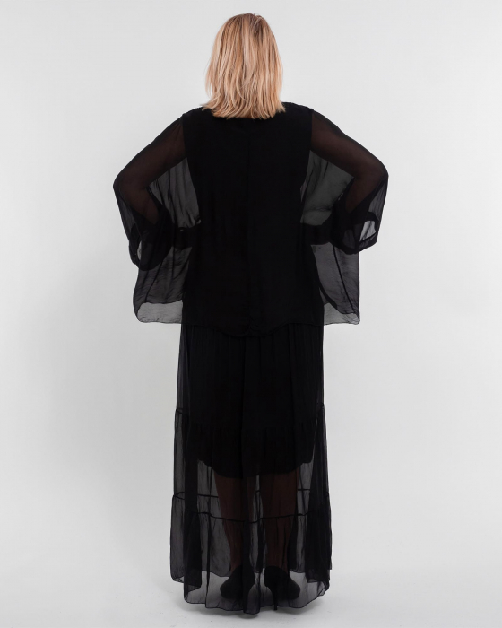 Rochie matase neagra cu un overlay elegant [4]