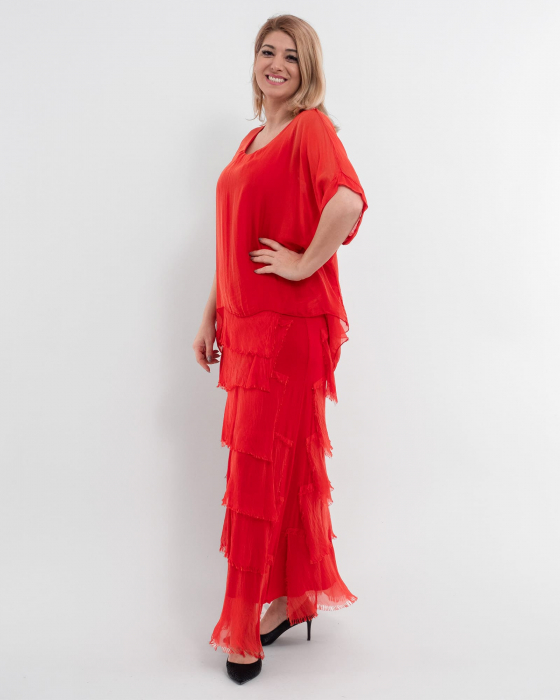 Rochie matase rosie cu volane si un overlay elegant [3]