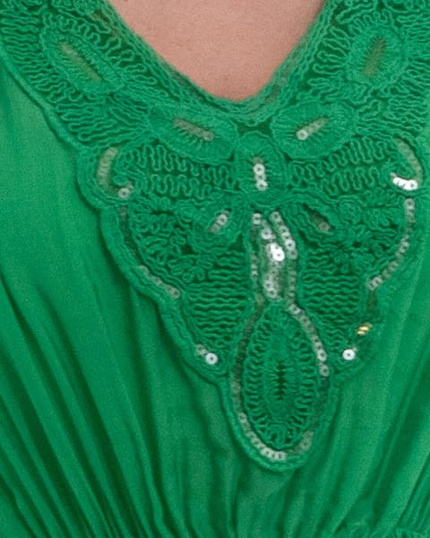 Rochie matase verde cu detalii decorative [2]