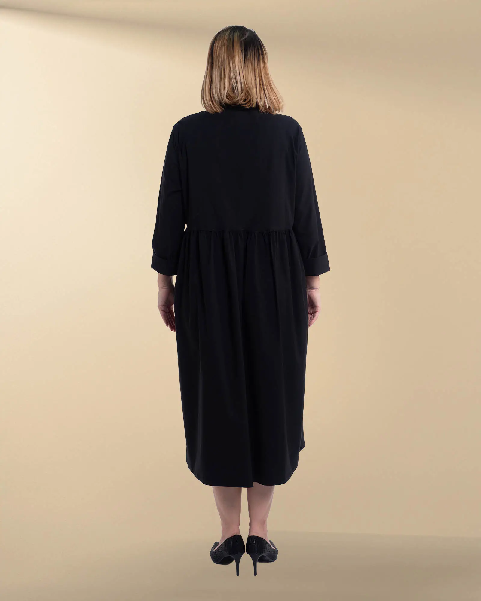 Rochie midi casual neagră Sunsun Italia din vâscoză cu nasturi asimetrici [2]