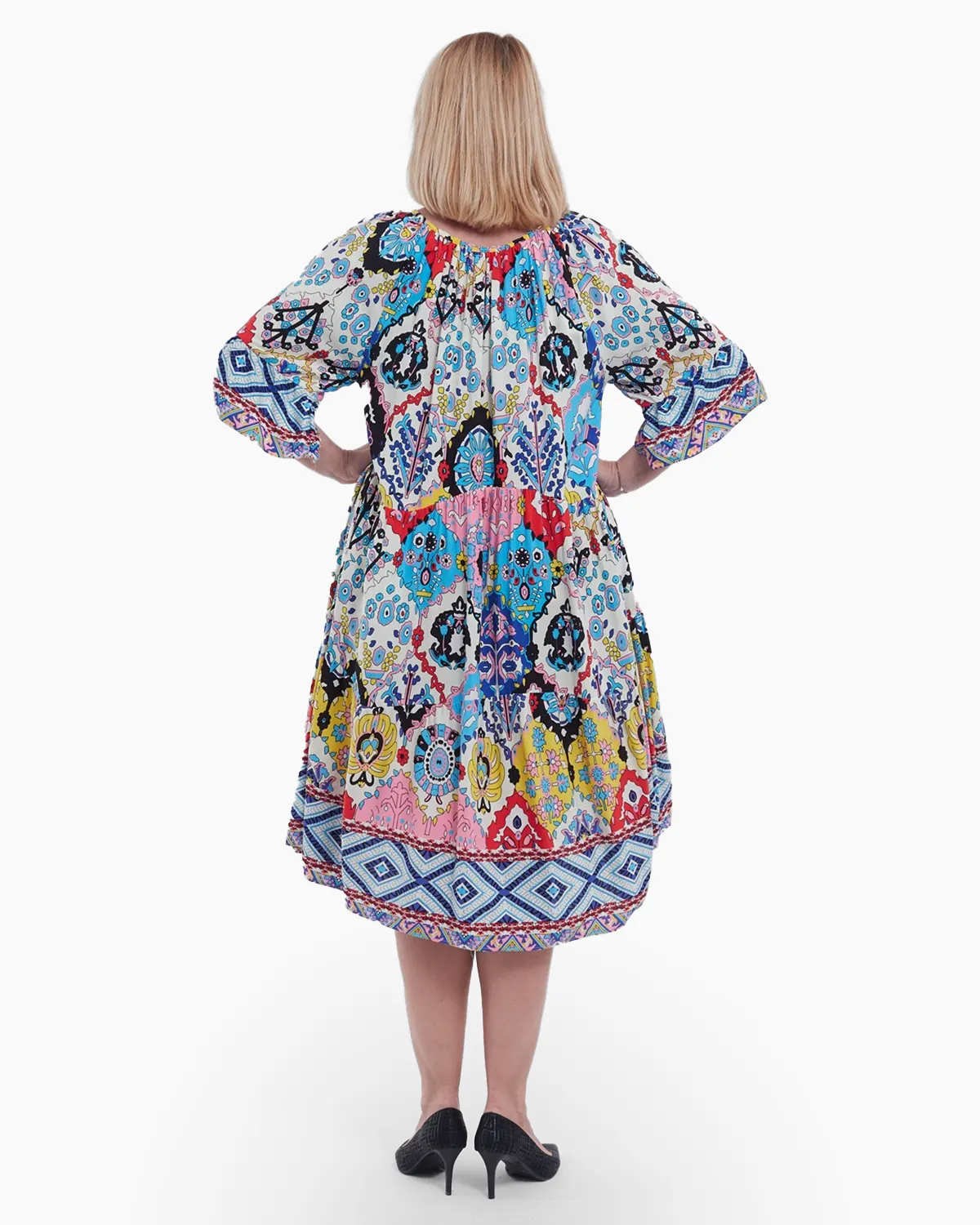 Rochie midi de vara din viscoza cu imprimeu abstract maneci scurte cu volane si snur la guler design lejer cu buzunare vernil [4]