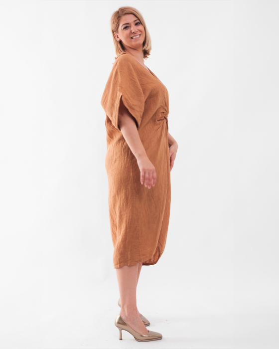 Rochie midi din in, croială unică și detalii deosebite [2]