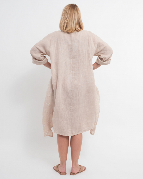 Rochie midi din in cu broderie, despicată în laterale și croială kimono [2]