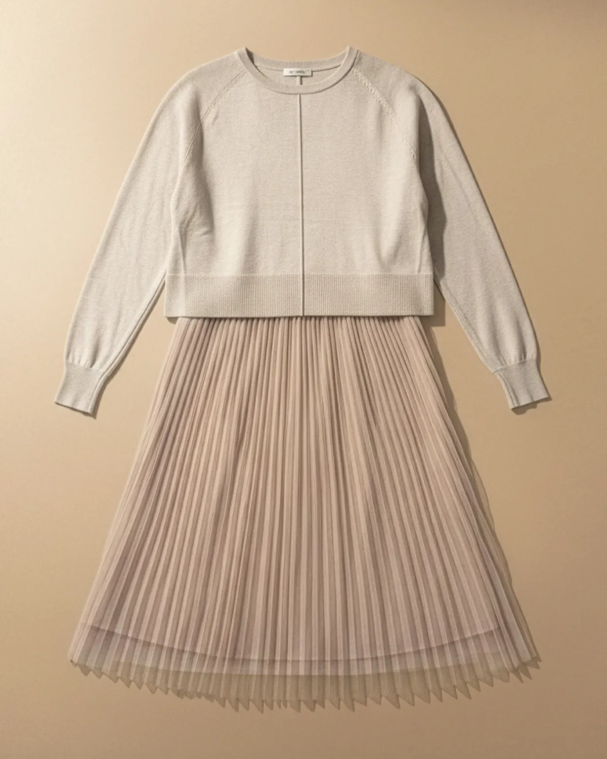 Rochie plisată tip sarafan cu tul și puloveraș scurt cu fundă la spate [1]