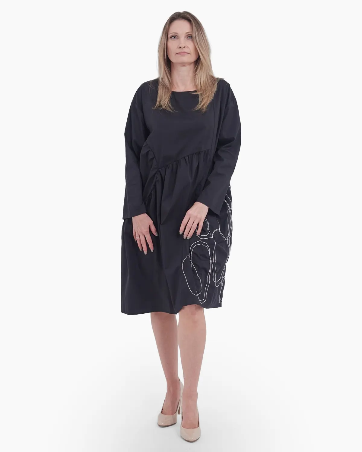 Rochie neagra artistic accesorizata [3]