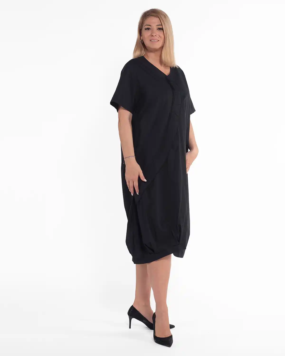Rochie neagră chic cu design petrecut și floare aplicată [4]