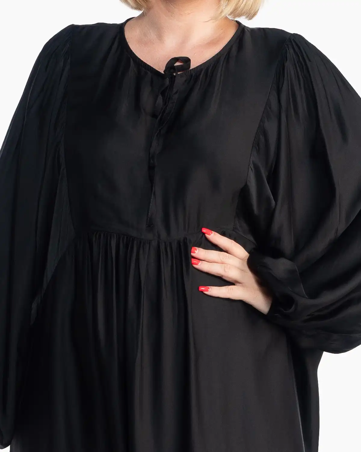 Rochie neagră elegantă cu volane fluide și mâneci bufante [4]