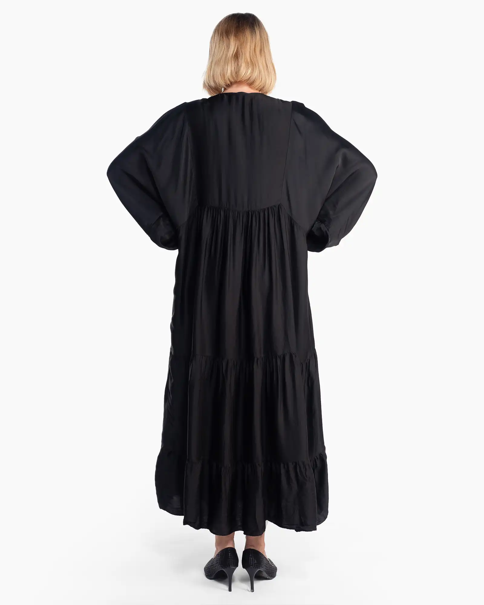 Rochie neagră elegantă cu volane fluide și mâneci bufante [2]