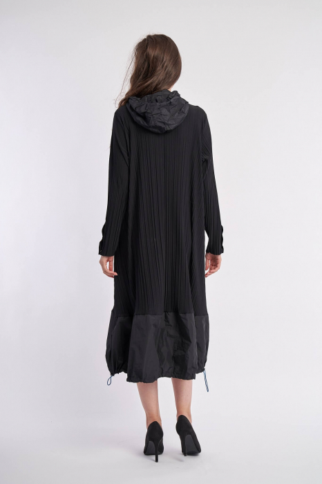 Rochie neagra plisata cu gluga [5]