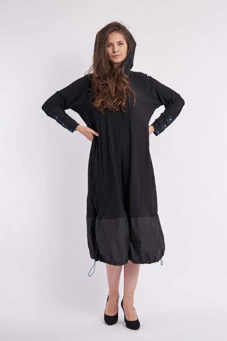 Rochie neagra plisata cu gluga [2]