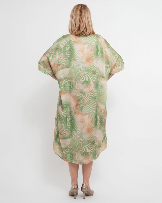 Rochie oversize din vâscoză cu croială întoarsă și umeri căzuți [3]