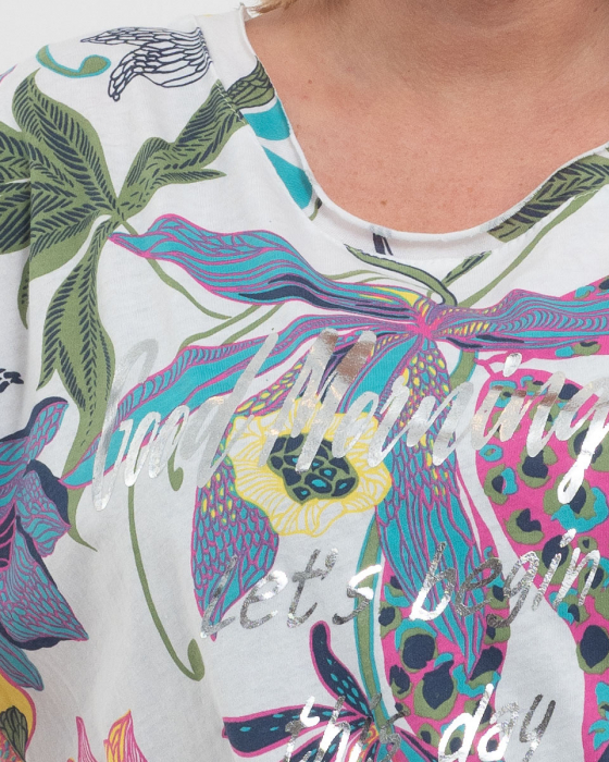 Tricou alb 'Chic Blossom' din bumbac, cu motive florale multicolore și cuvinte [4]