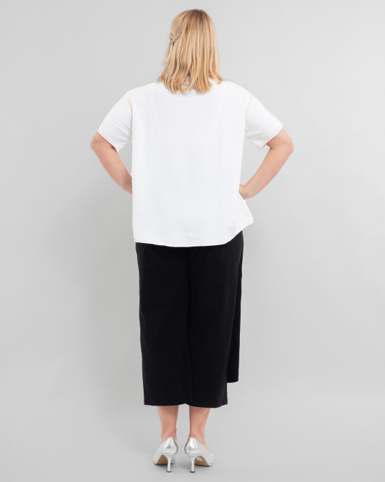 Tricou alb cu aplicatie florala [2]