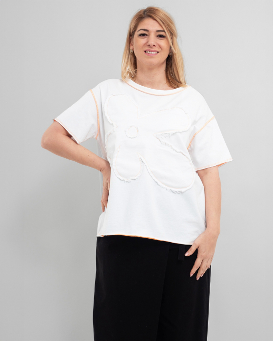 Tricou alb cu aplicatie florala [1]
