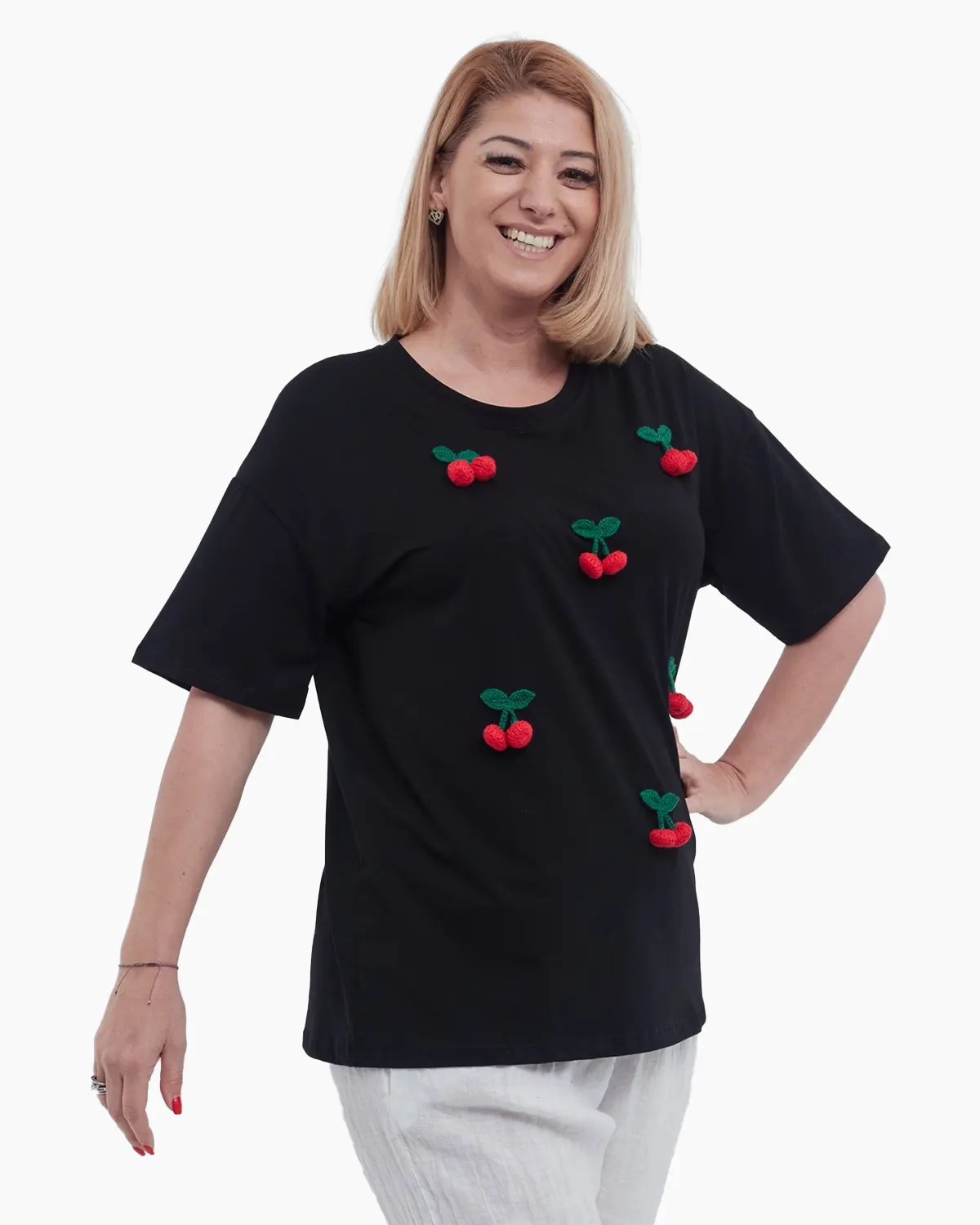 Tricou dama casual cu croiala lejera din bumbac usor elastic si aplicatii chic cirese ideal pentru vara negru [4]