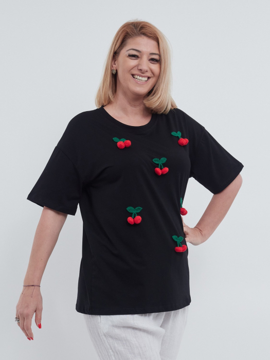 Tricou dama casual cu croiala lejera din bumbac usor elastic si aplicatii chic cirese ideal pentru vara negru [4]