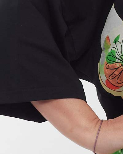 Tricou negru streetwear chic tip tunică cu paiete și imprimeu floral [5]