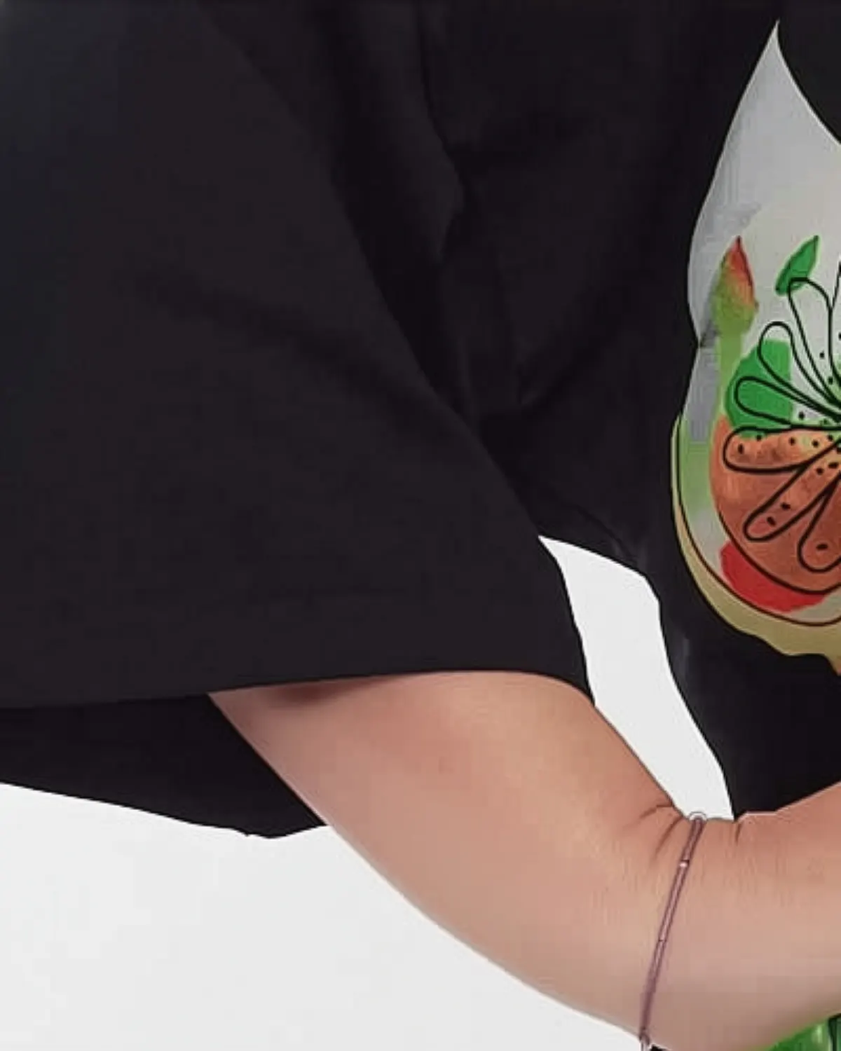 Tricou negru streetwear chic tip tunică cu paiete și imprimeu floral [5]