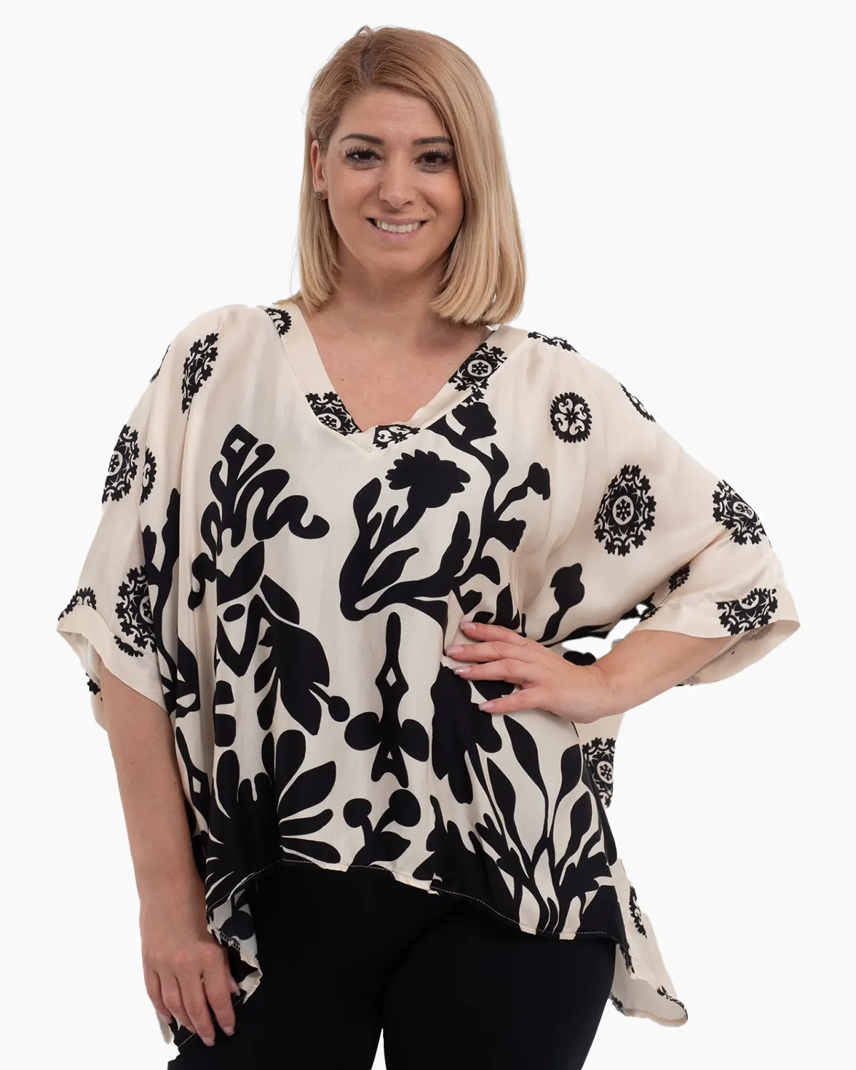 Haine damă - Bluză de damă oversize din satin crem cu umeri căzuți și design asimetric