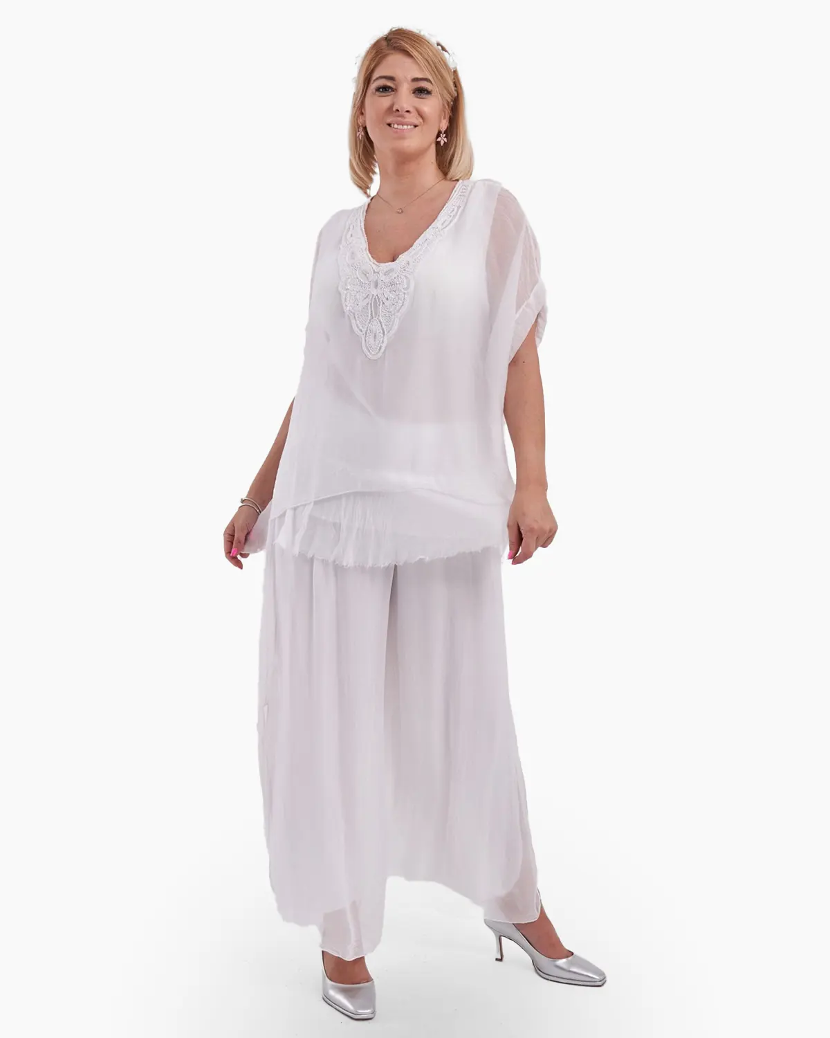 Mărimi mari - Bluza din matase cu broderie si paiete la decolteu, de culoare alba