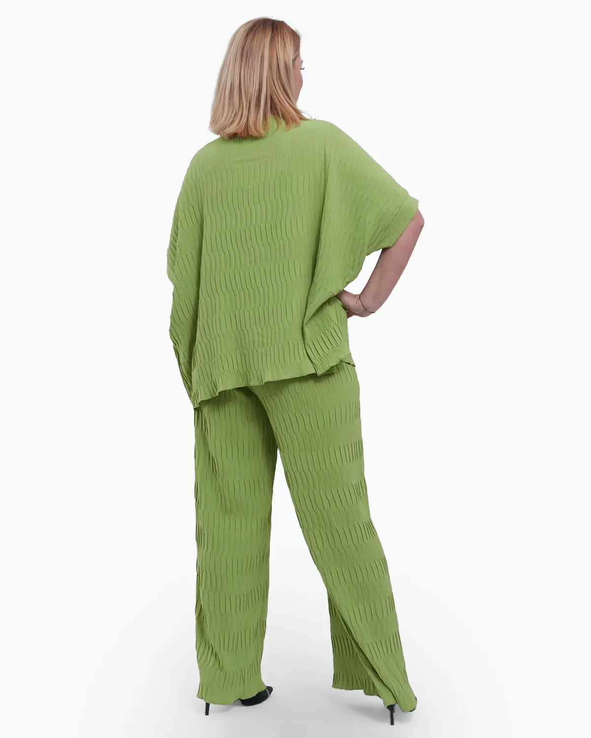 Bluza eleganta casual cu umeri cazuti croiala lejera si maneci scurte ideala pentru un look modern relaxat talie unica vernil [1]