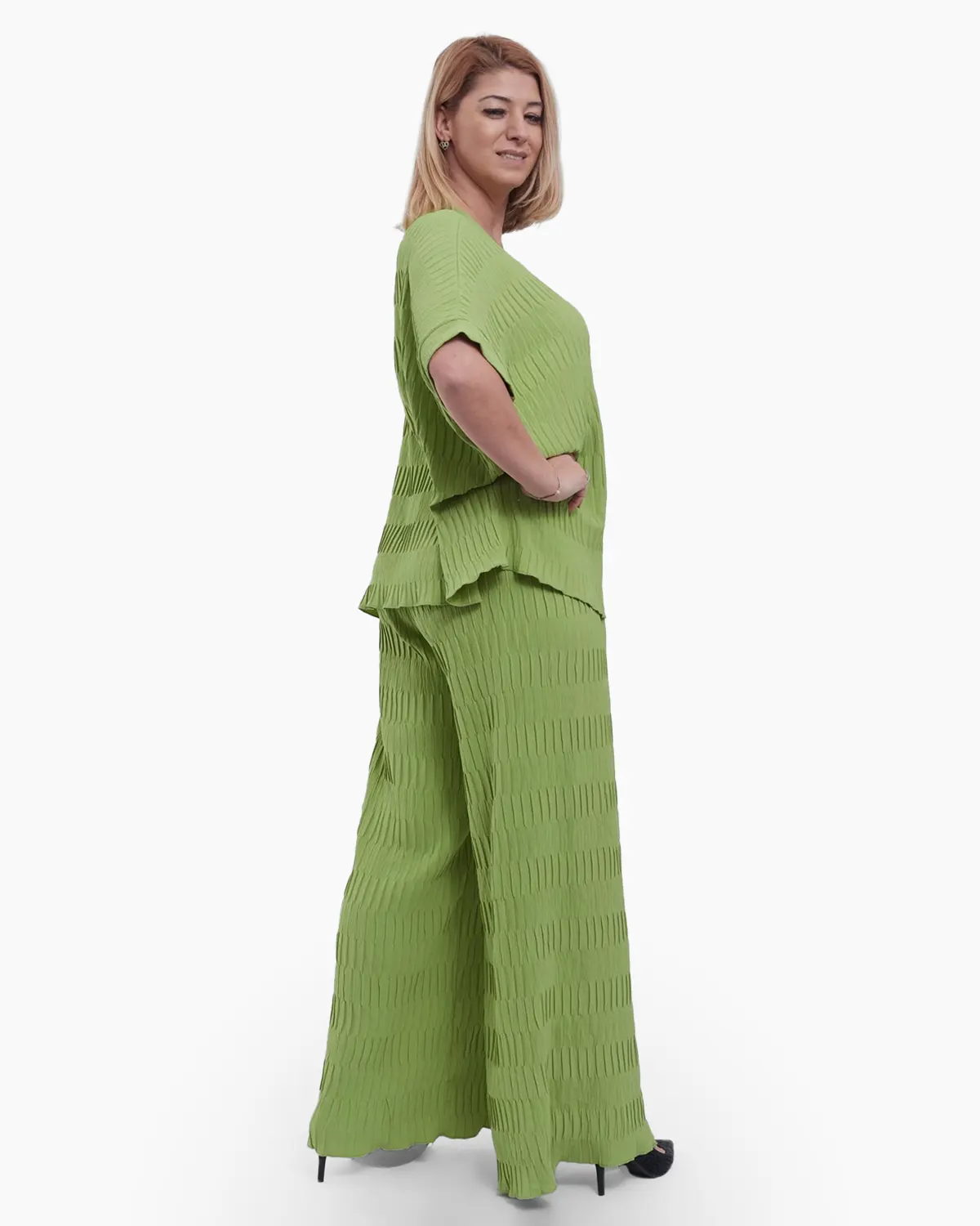 Bluza eleganta casual cu umeri cazuti croiala lejera si maneci scurte ideala pentru un look modern relaxat talie unica vernil [2]