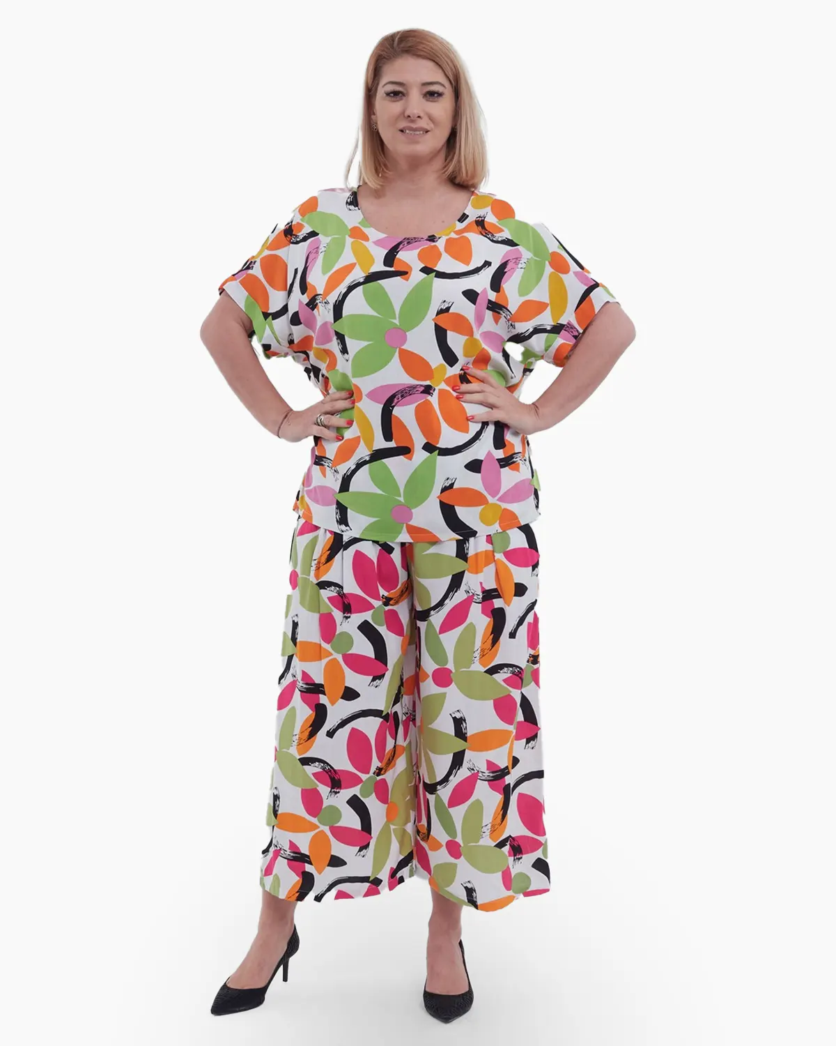 Bluze din Vâscoză - Bluza eleganta din 100% viscoza cu imprimeu floral deosebit, umeri cazuti si croiala lejera, talie unica, maneci scurte, ideala pentru un stil casual rafinat, multi