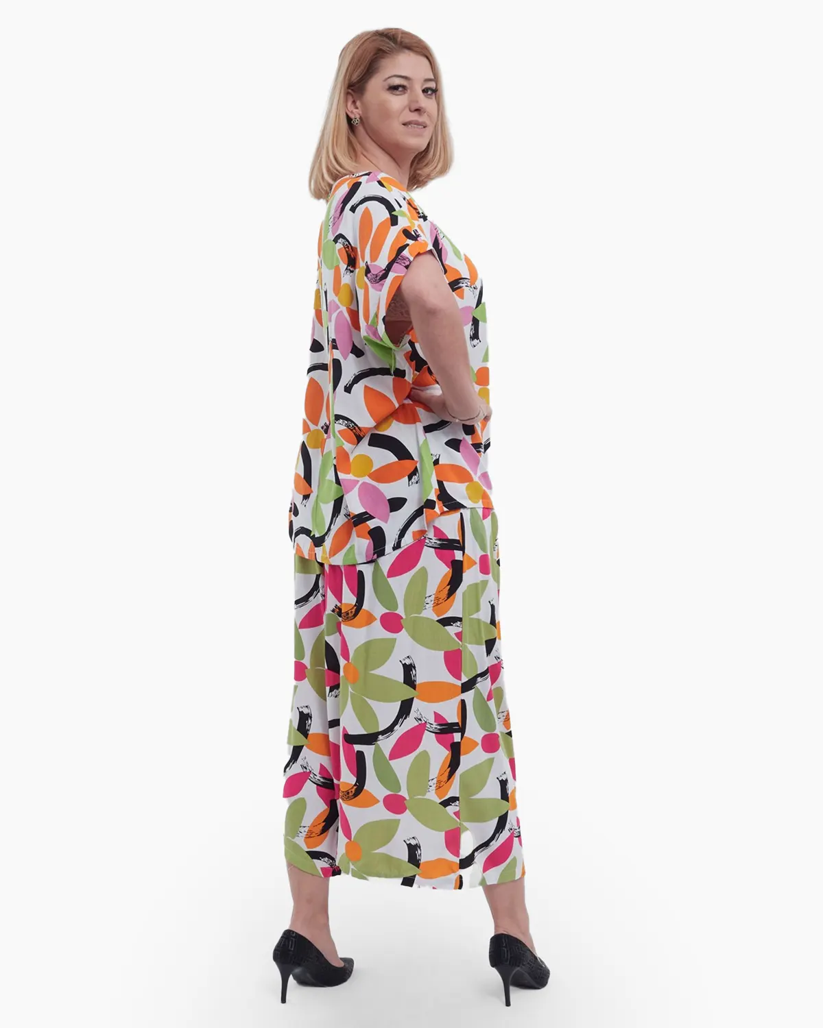 Bluza eleganta din 100% viscoza cu imprimeu floral deosebit, umeri cazuti si croiala lejera, talie unica, maneci scurte, ideala pentru un stil casual rafinat, multi [3]