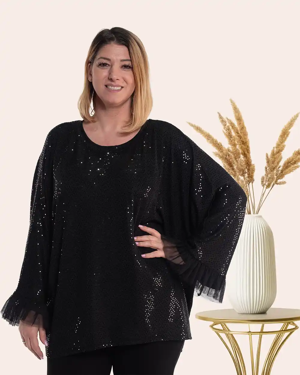 Bluze Casual - Bluză elegantă sclipitoare neagră cu mâneci kimono și volane dantelă