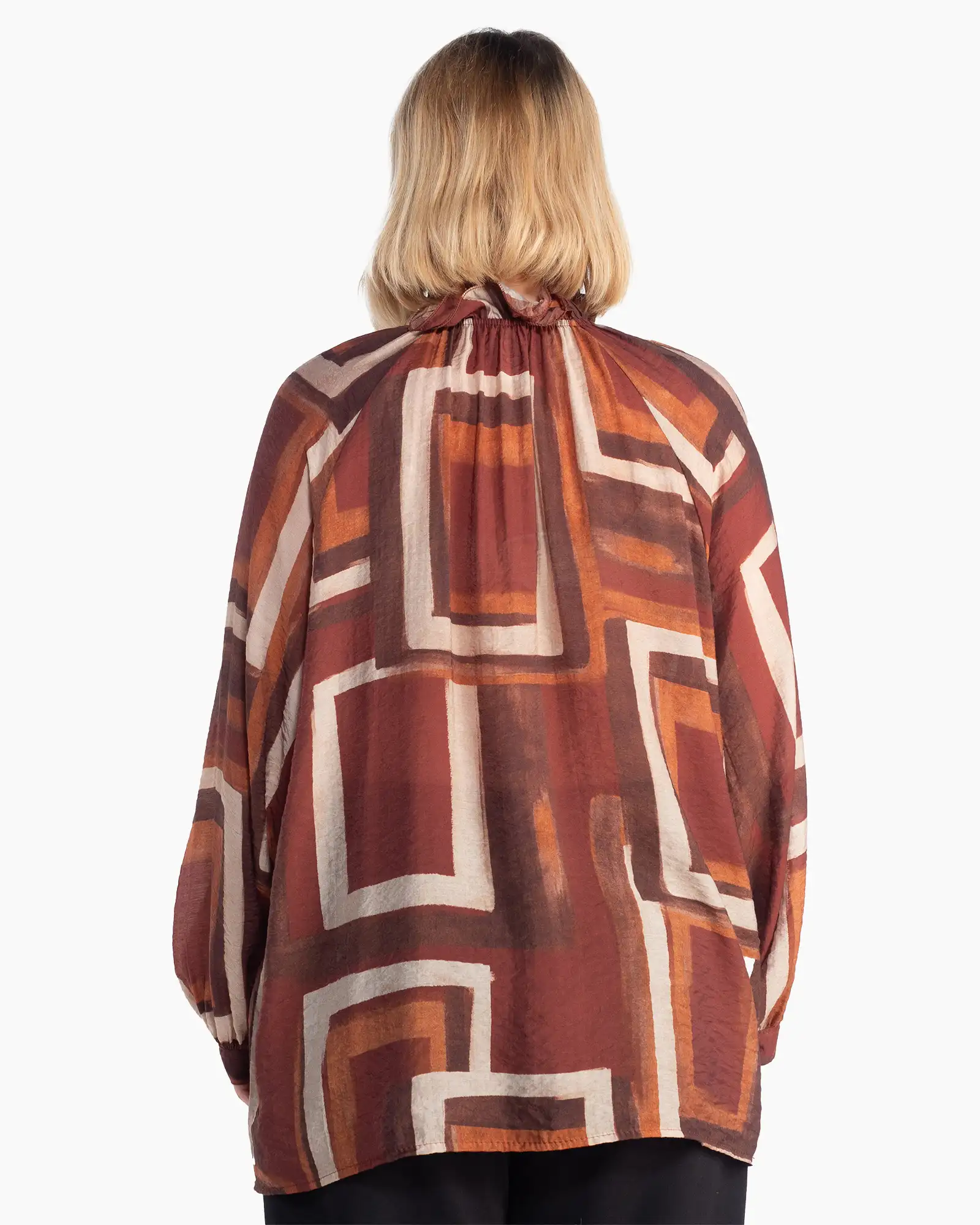 Bluză fluidă caramel în stil boho cu imprimeu geometric și volane delicate [1]