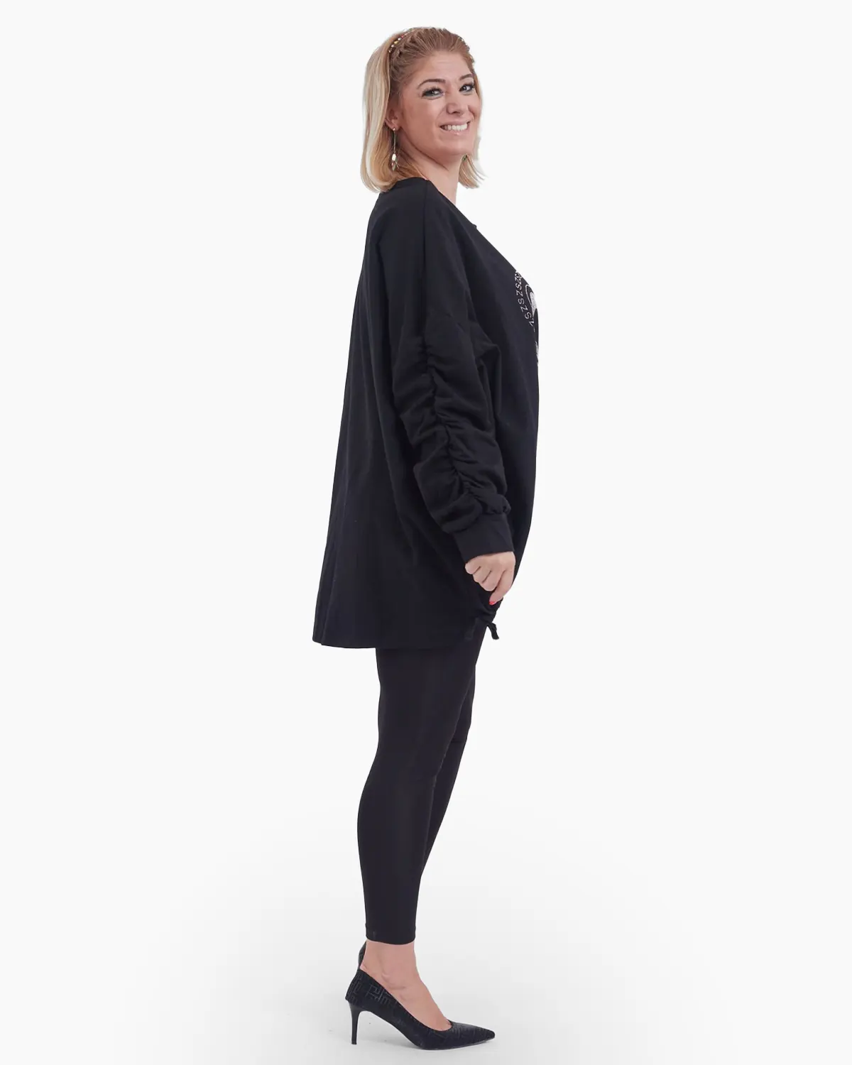 Bluza neagra din bumbac cu strasuri ce formeaza o inima [2]