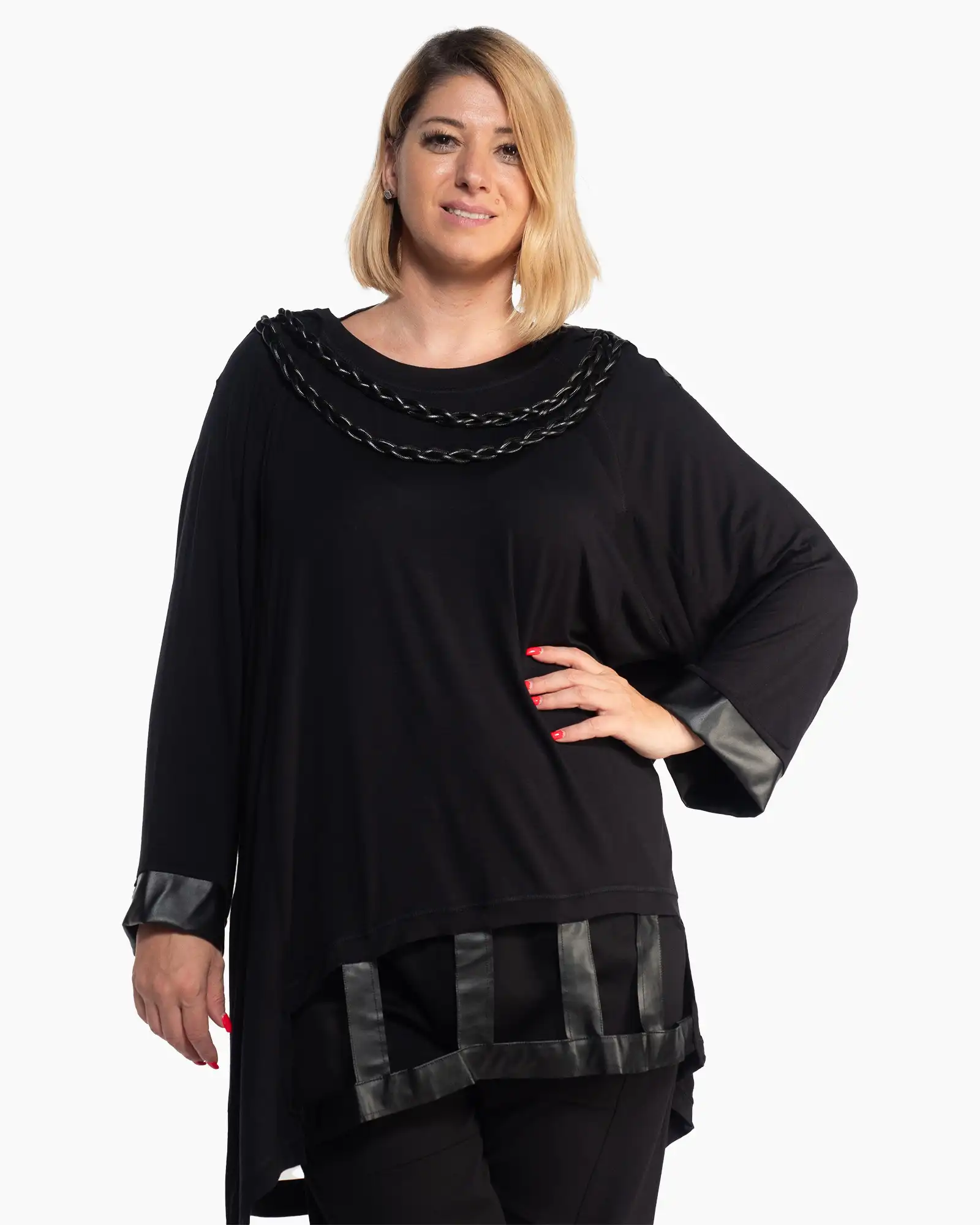 Produse noi - Bluză neagră elegantă cu design asimetric