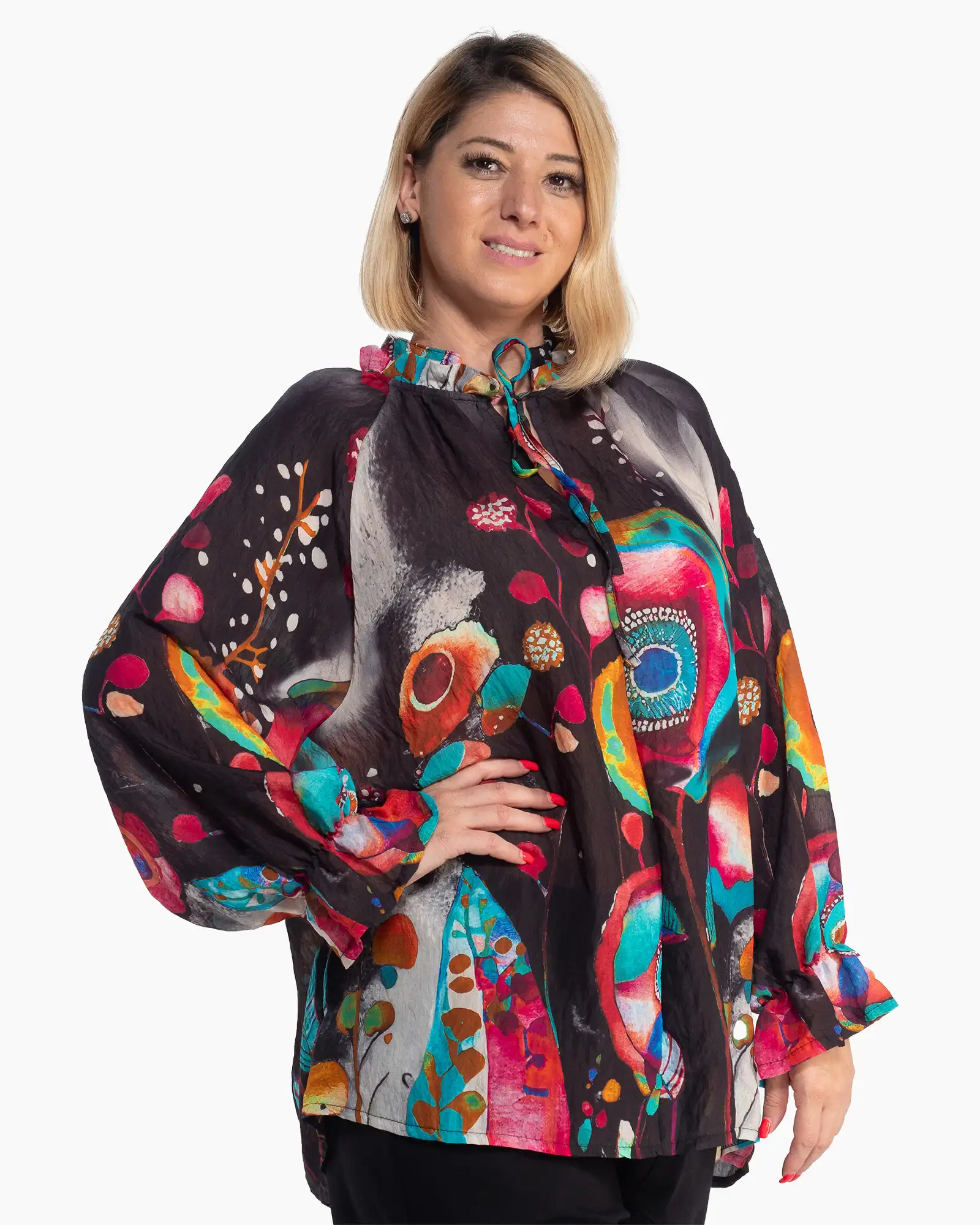 Bluză neagră fluidă cu imprimeu artistic și volan la gât [2]