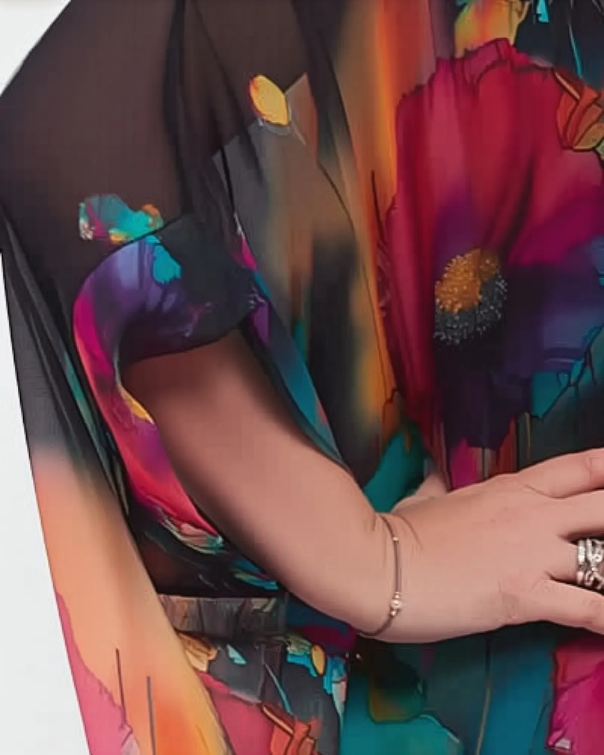 Bluză neagră romantică din mătase cu imprimeu floral și mâneci ample [4]