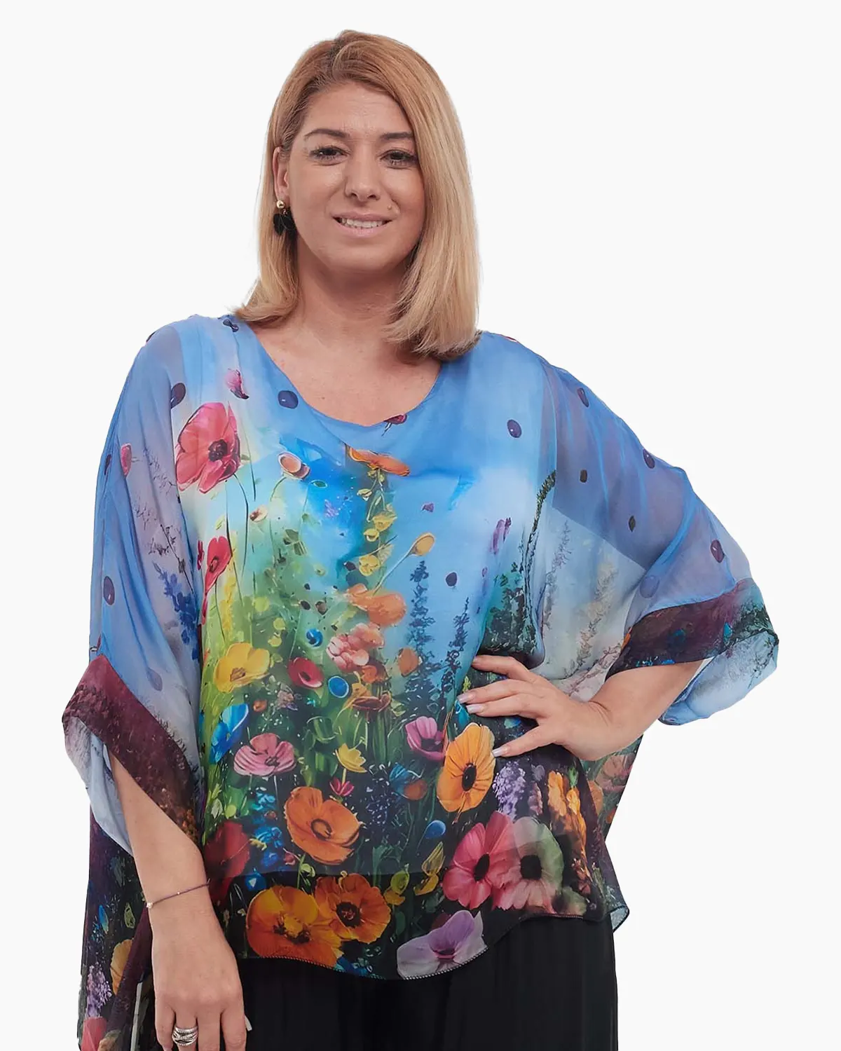 Mărimi mari - Bluză romantică bleu din mătase cu imprimeu floral rafinat
