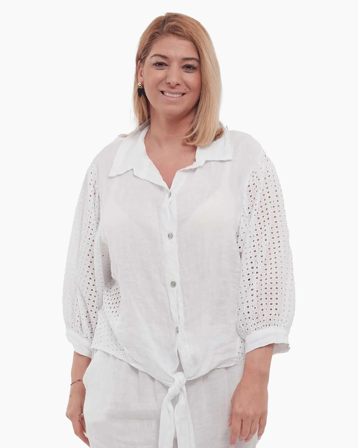 Cămăși - Cămașă albă smart casual din in cu fundă și broderie la mâneci