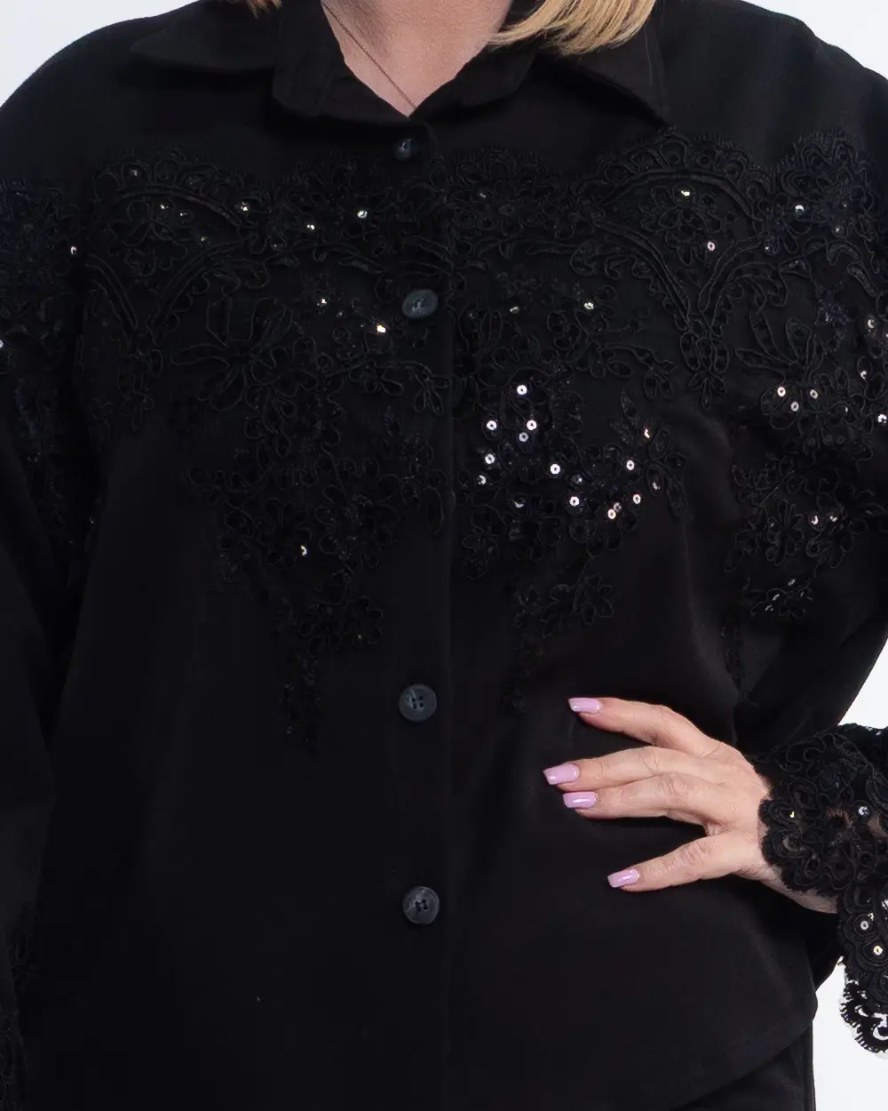 Compleu chic negru din două piese cu detalii prețioase din dantelă și paiete [3]