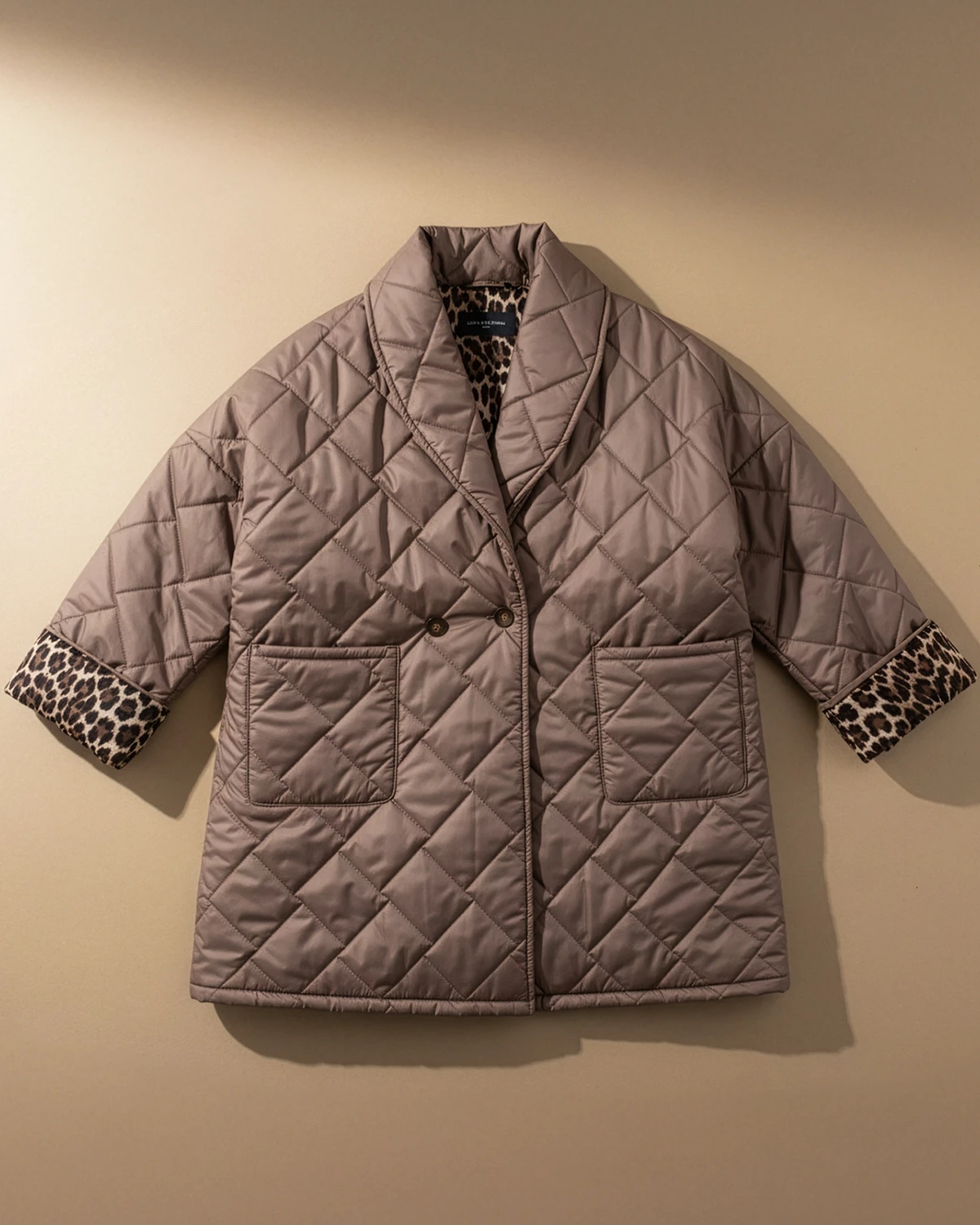 Geci - Geacă lungă matlasată cu guler șal și căptușeală leopard, ciocolatiu