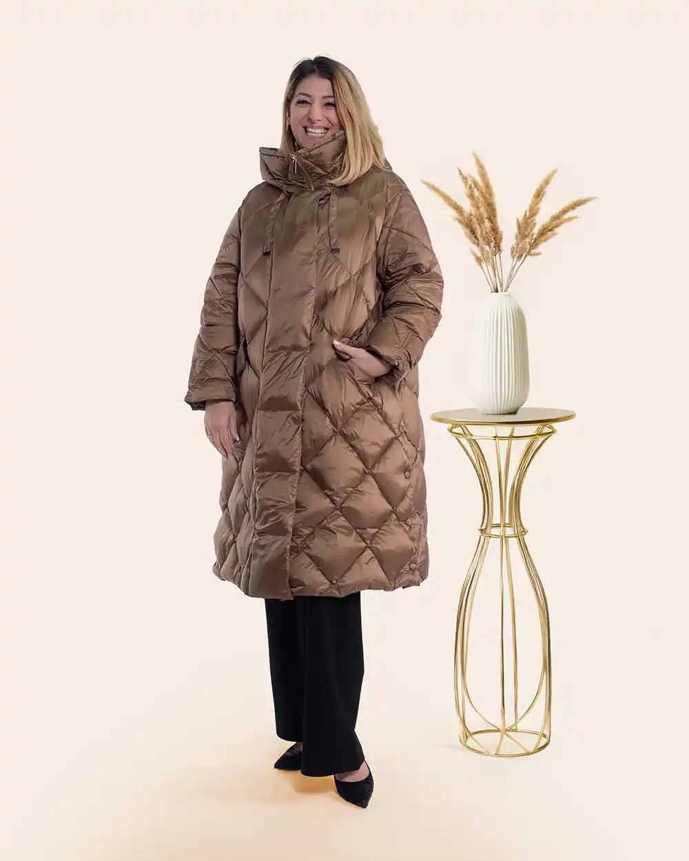 Îmbrăcăminte Damă - Geacă parka midi cappuccino matlasată cu puf și glugă