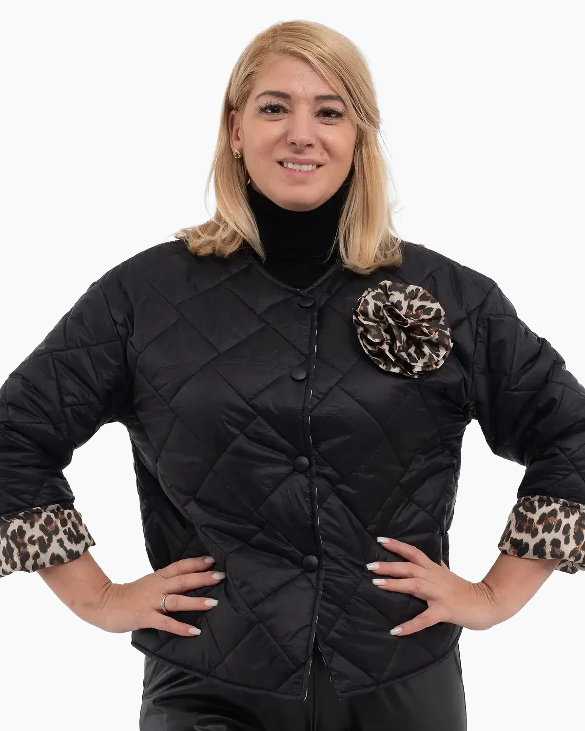 Geci Casual - Geacă scurtă matlasată cu broșă floare, neagră căptușeală leopard