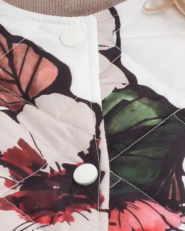 Geacă scurtă matlasată cu imprimeu floral și capse, albă [3]