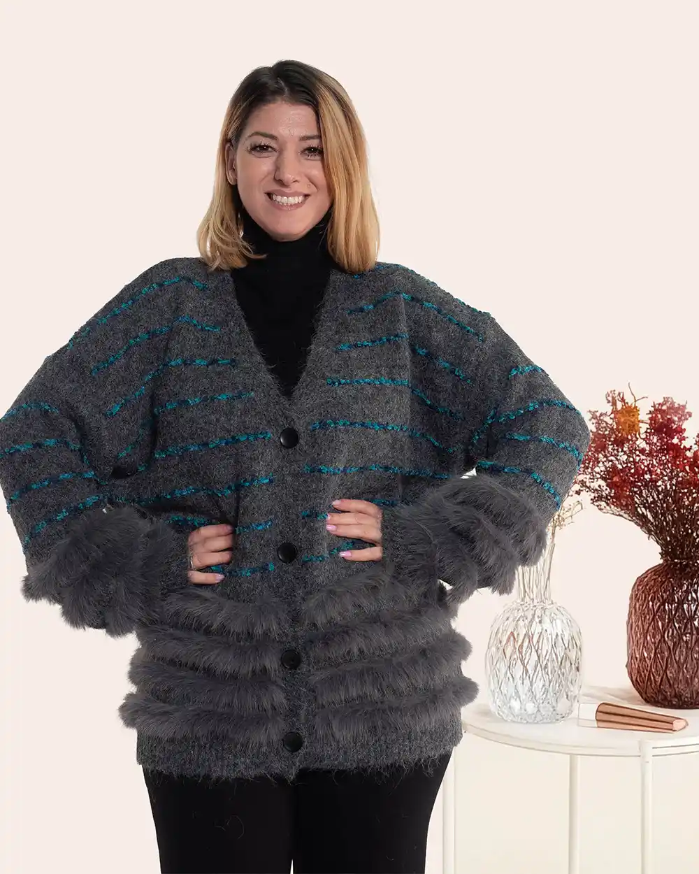 Îmbrăcăminte Damă - Jachetă casual gri cu lână pufoasă și detalii de blăniță