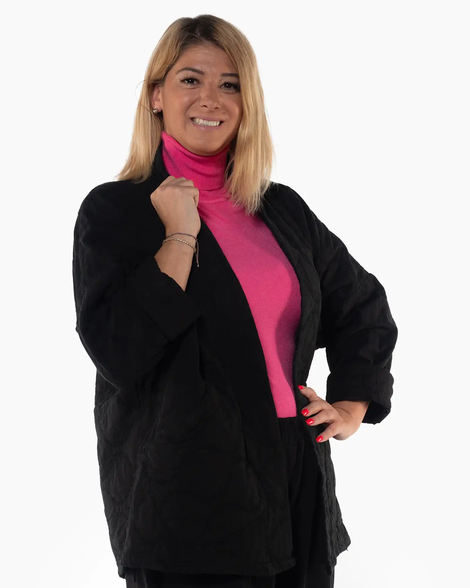 Jachetă neagră matlasată oversize, cu un design chic și lejer [2]