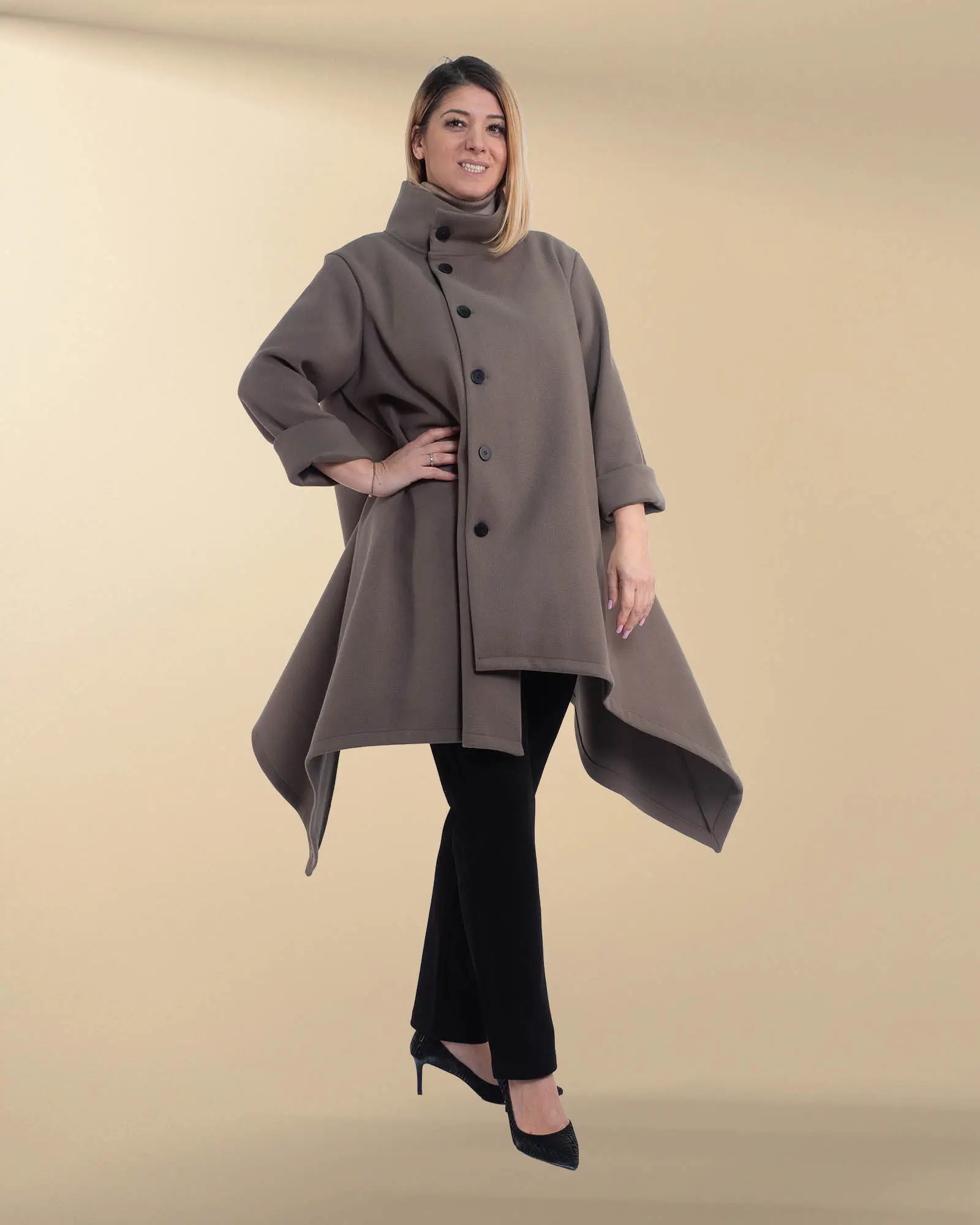 Produse noi - Jachetă palton casual bej-fango cu guler tunică și închidere asimetrică