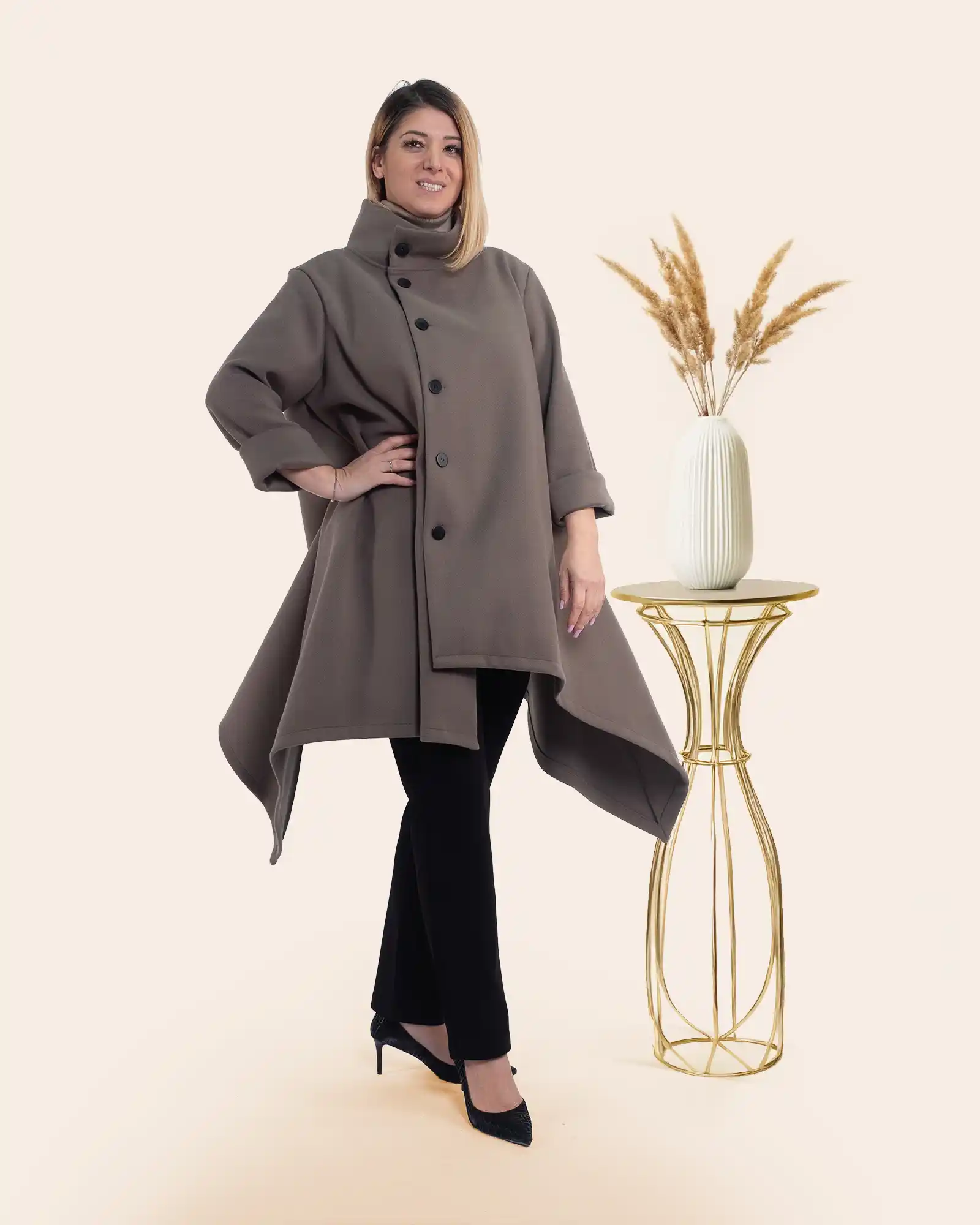 Jachete Casual - Jachetă palton casual bej-fango cu guler tunică și închidere asimetrică