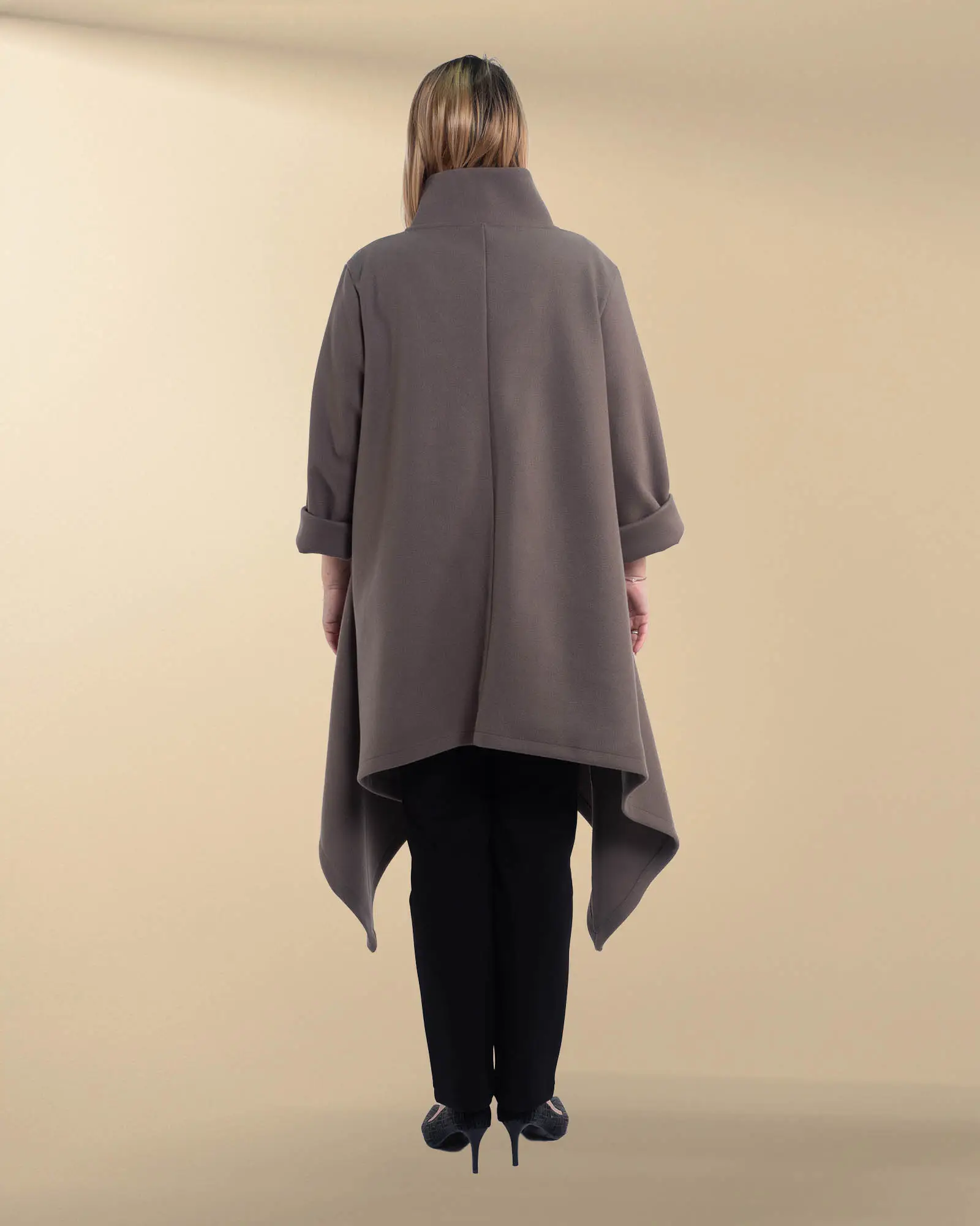 Jachetă palton casual bej-fango cu guler tunică și închidere asimetrică [1]